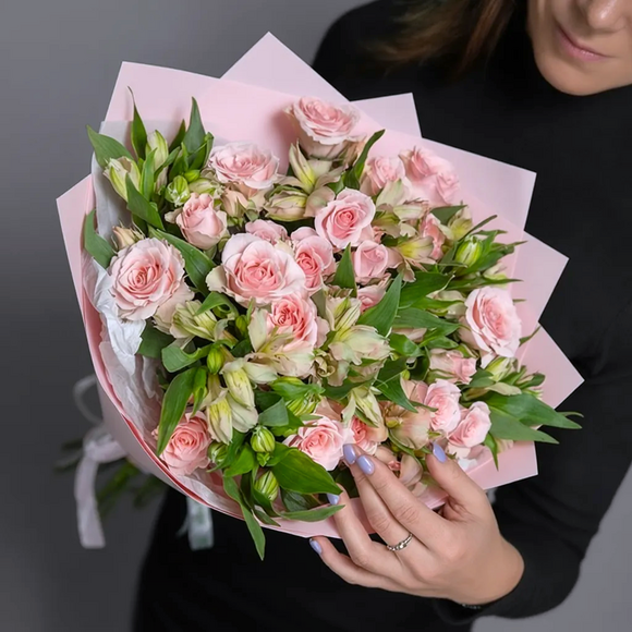 Букет из кустовых роз и альстромерии - М в фоамиране