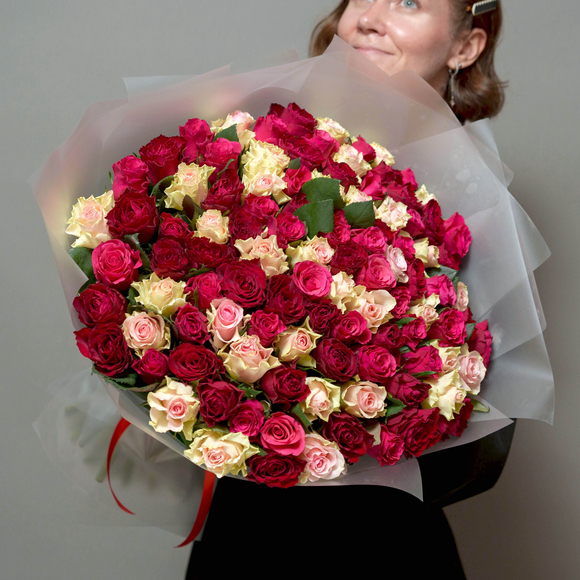 Букет из 101 розы нежный микс (Кения) в корейской матовой упаковке