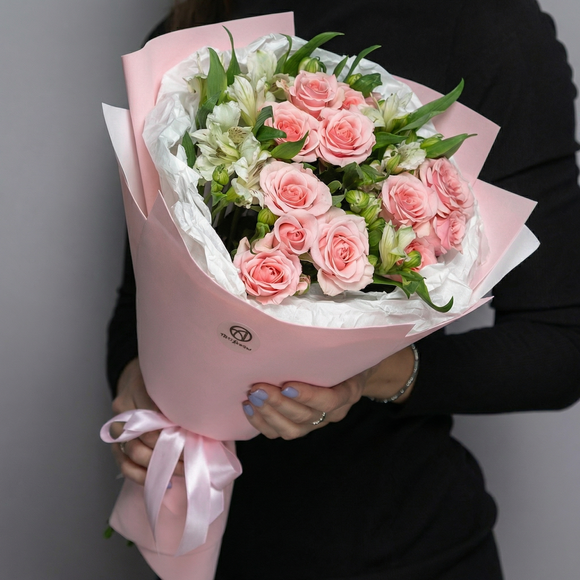 Букет из кустовых роз и альстромерии - S