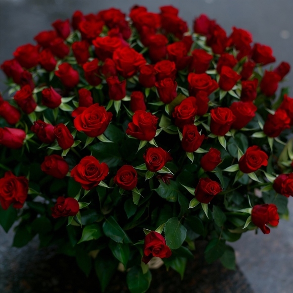 101 роза Кения в корзине