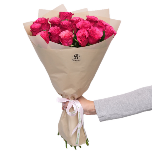 Букет из 15 малиновых роз Кения (50 см) в корейской упаковке