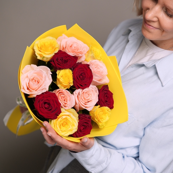 Букет из 15 роз яркий микс 50 см (Россия) в фоамиране