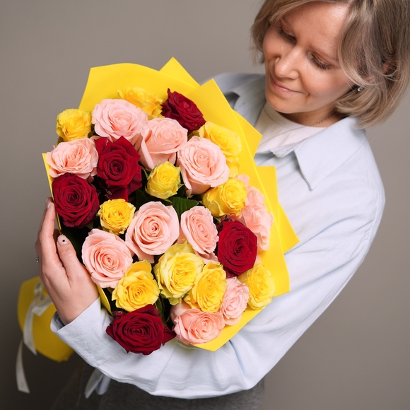 Букет из 25 роз яркий микс 50 см (Россия) в фоамиране