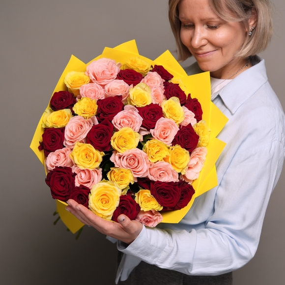Букет из 45 роз яркий микс 50 см (Россия) в фоамиране