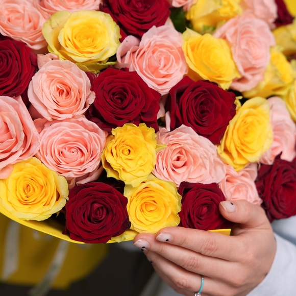 Букет из 45 роз яркий микс 50 см (Россия) в фоамиране