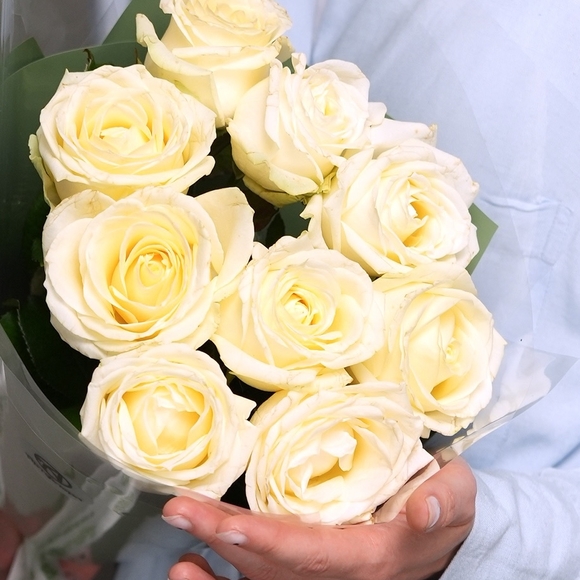 Букет из 9 белых роз 50 см (Россия) в двойной корейской упаковке