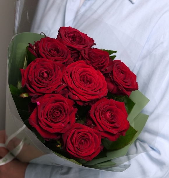 Букет из 9 красных роз 50 см (Россия) в двойной корейской упаковке
