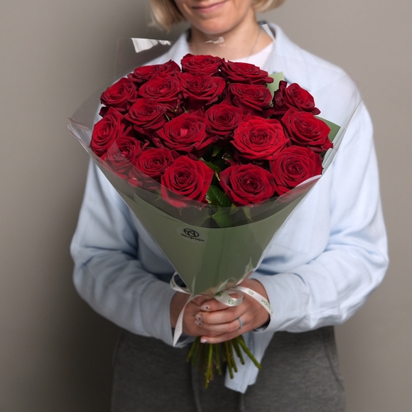 Букет из 19 красных роз 50 см (Россия) в двойной корейской упаковке
