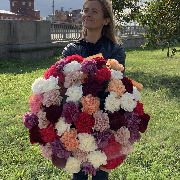 Букет из 51 гвоздики  (диантусов) микс