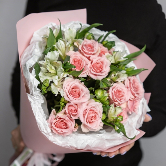 Букет из кустовых роз и альстромерии - S