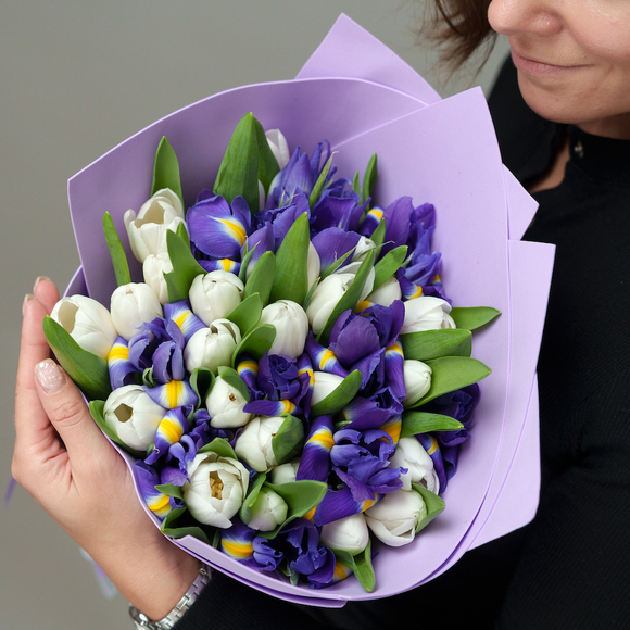 Букет из белых тюльпанов и ирисов - XL
