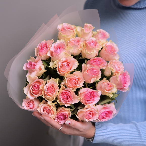 Букет из 25 светло-розовых роз 50 см (Кения) в корейской матовой упаковке