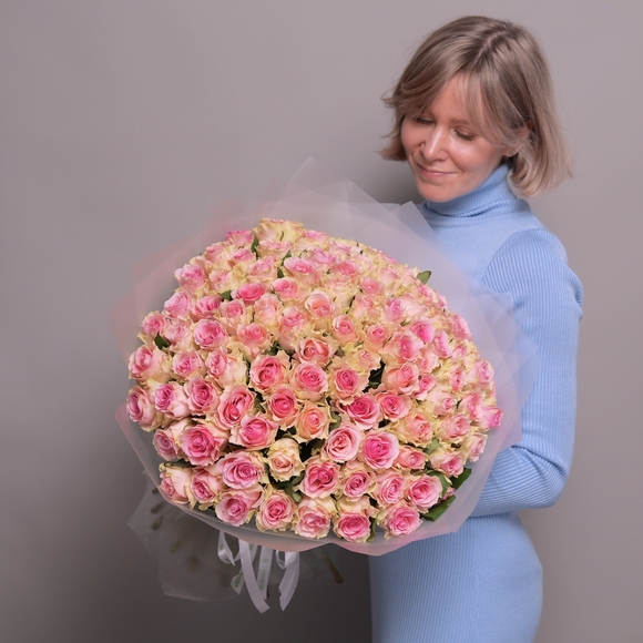 Букет из 101 светло-розовой розы 50 см (Кения) в корейской матовой упаковке