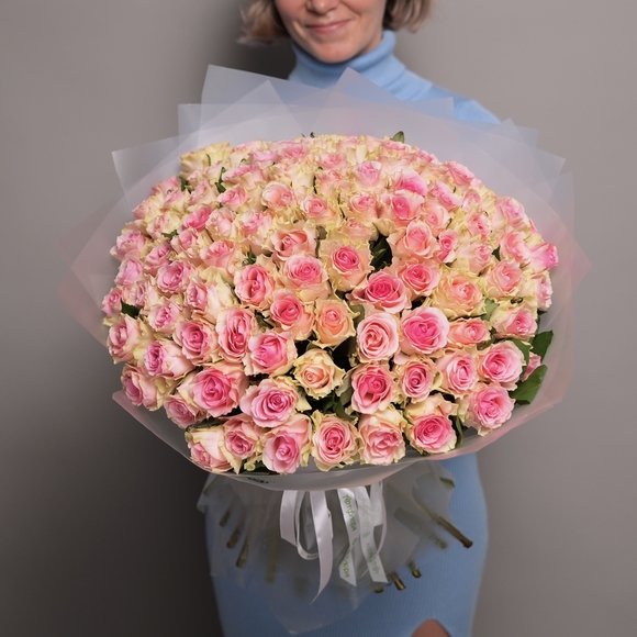 Букет из 101 светло-розовой розы 50 см (Кения) в корейской матовой упаковке