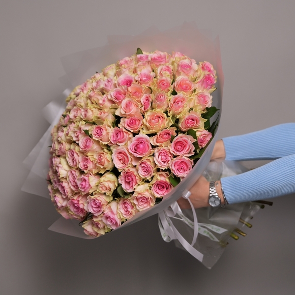 Букет из 101 светло-розовой розы 50 см (Кения) в корейской матовой упаковке