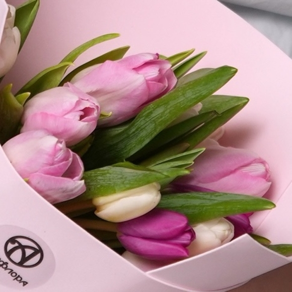 Букет из 15 тюльпанов микс нежный (Голландия) в фоамиране