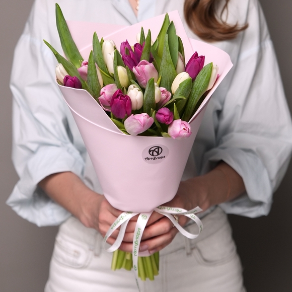 Букет из 25 тюльпанов микс нежный (Голландия) в фоамиране