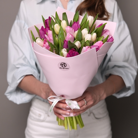 Букет из 35 тюльпанов микс нежный (Голландия) в фоамиране