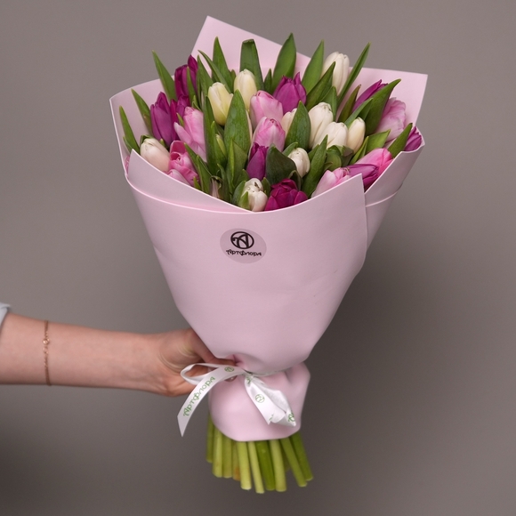 Букет из 35 тюльпанов микс нежный (Голландия) в фоамиране
