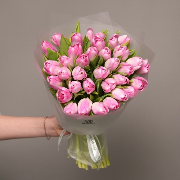 Букет из 35 розовых тюльпанов (Голландия) в корейской матовой упаковке