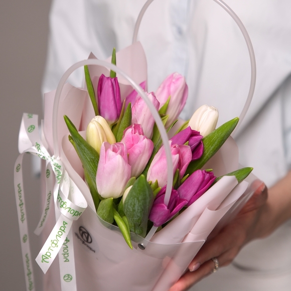 Тюльпаны микс в сумочке