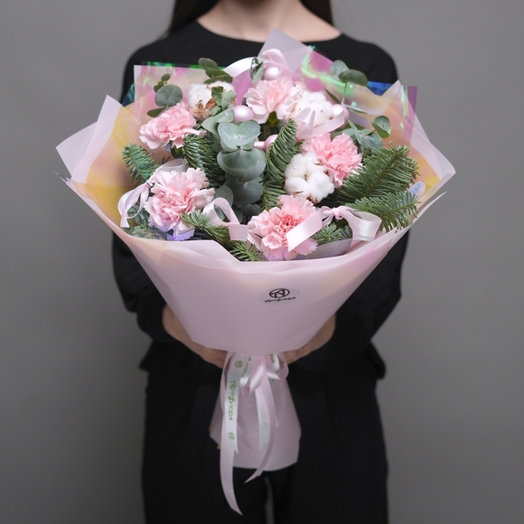Зимний букет розовый с диантусом 