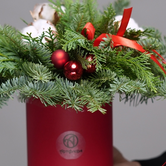 Зимняя шляпная коробка с хлопком и стеклянными шарами