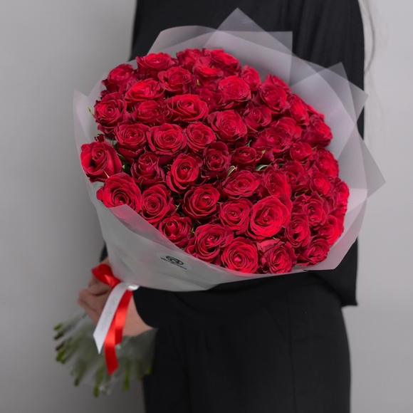 Букет из 51 красной розы 50 см (Кения) в корейской матовой упаковке