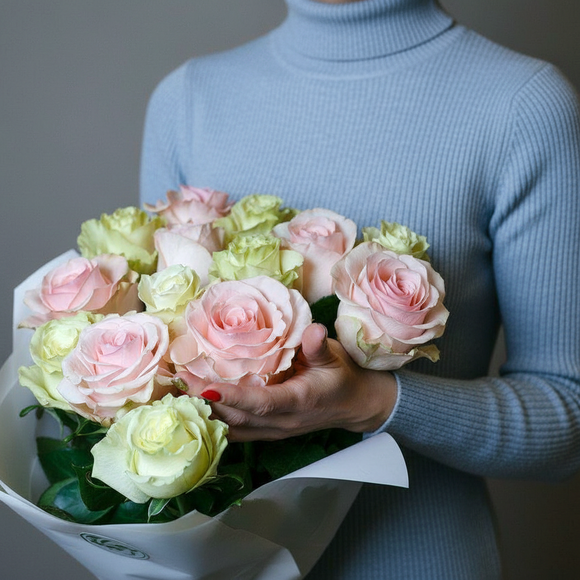 Букет из 15 белых и розовых роз 70 см (Эквадор)