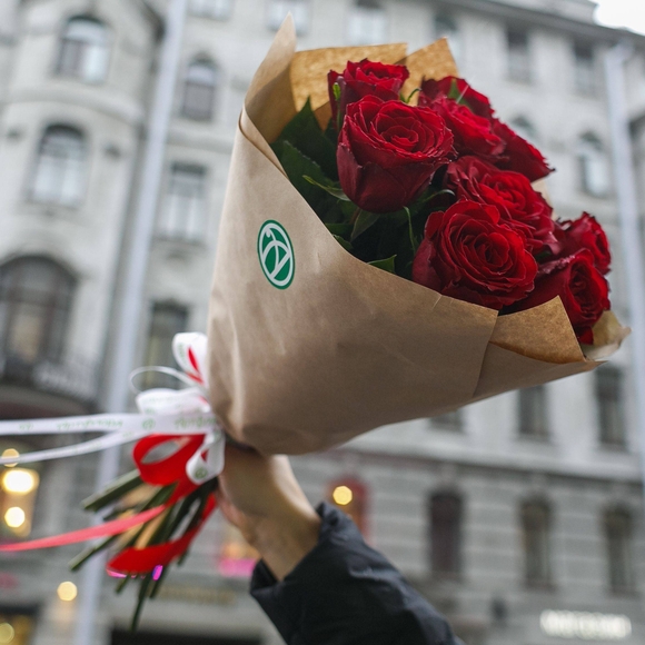 Алый букет-комплимент