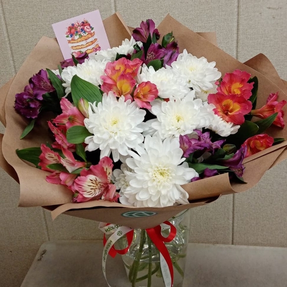 Букет из альстромерии микс и хризантем - M
