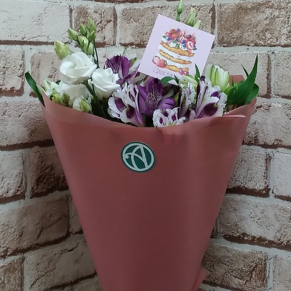 Букет из альстромерии микс и лизиантуса - S