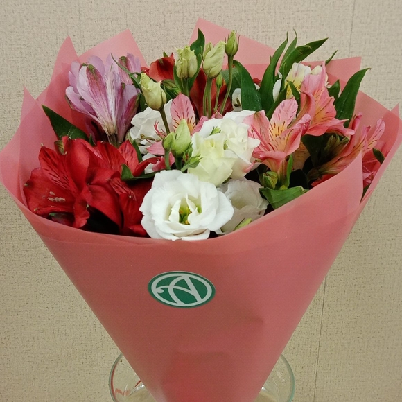 Букет из альстромерии микс и лизиантуса - S