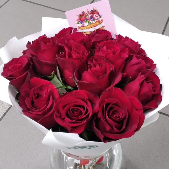 Букет из 15 красных роз Кения (35 см)
