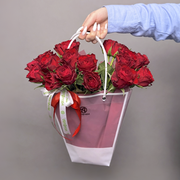 Сумочка с красными розами Кения