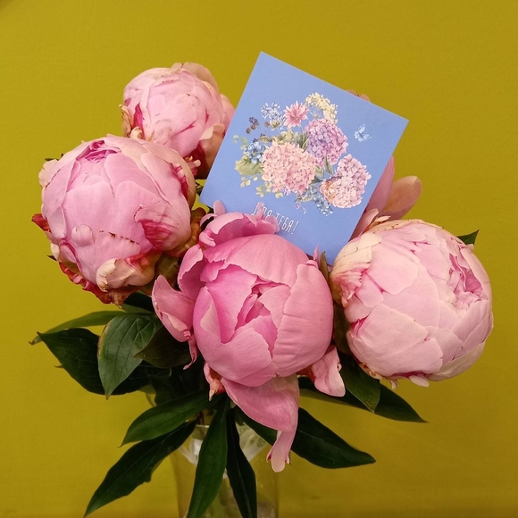 Букет из 5 розовых пионов (Голландия)