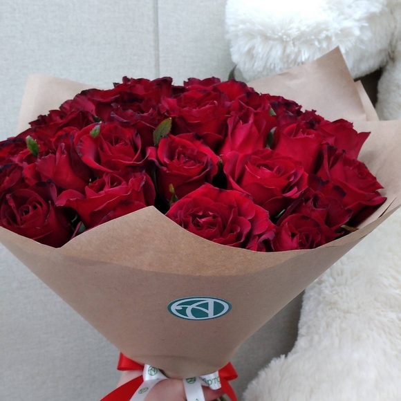 Букет из 25 красных роз 50 см (РФ)