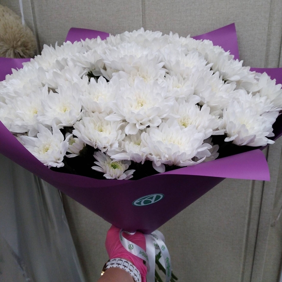 Букет из 9 белых кустовых хризантем