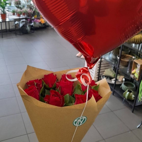 Набор размер S с букетом-комплиментом из роз Кения (50 см)