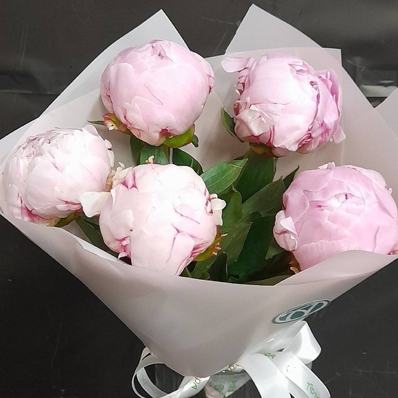 Букет из 5 розовых пионов (Голландия)