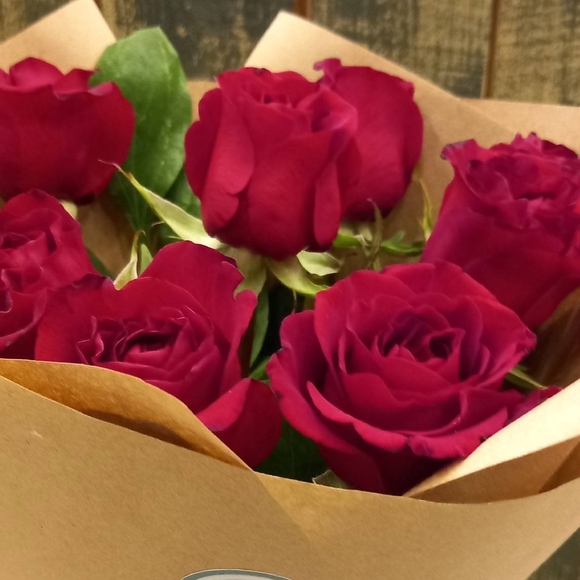 Букет-комплимент из алых роз