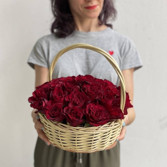 25 красных роз (Россия) в корзине