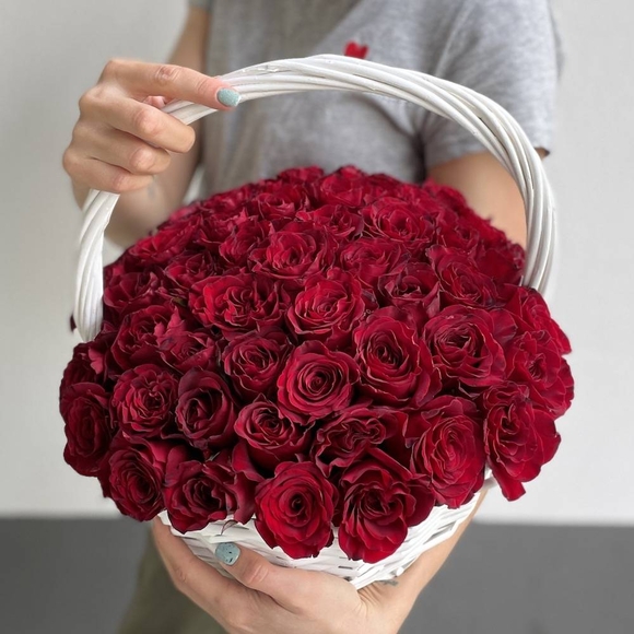 51 красная роза (Россия) в корзине