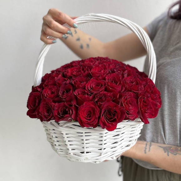 51 красная роза (Россия) в корзине