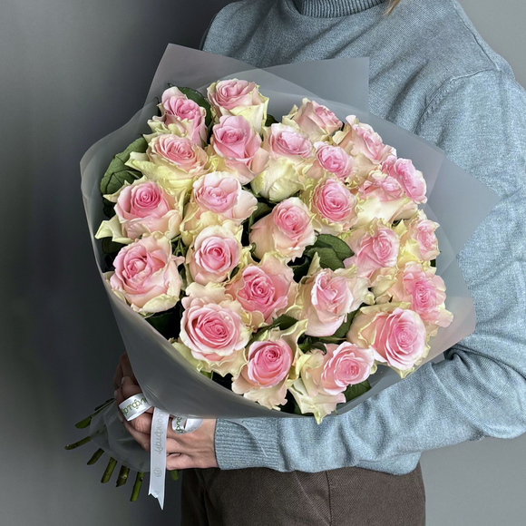 Букет из 25 роз Кения "Топ Гир" (50 см) в матовой упаковке