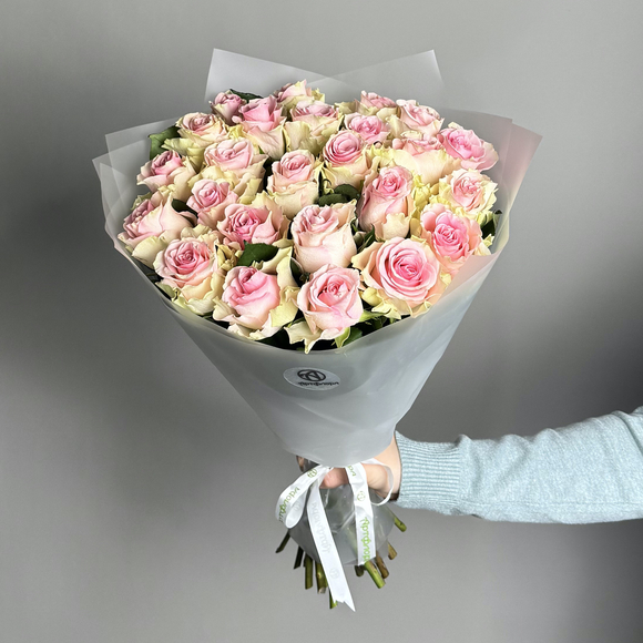 Букет из 25 роз Кения "Топ Гир" (50 см) в матовой упаковке