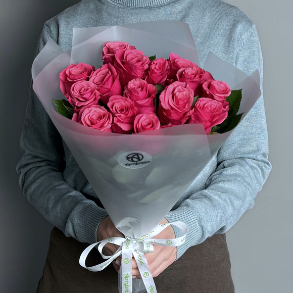 Букет из 15 роз Кения "Такази" (50 см) в матовой упаковке