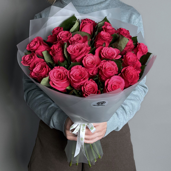 Букет из 25 роз Кения "Такази" (50 см) в матовой упаковке