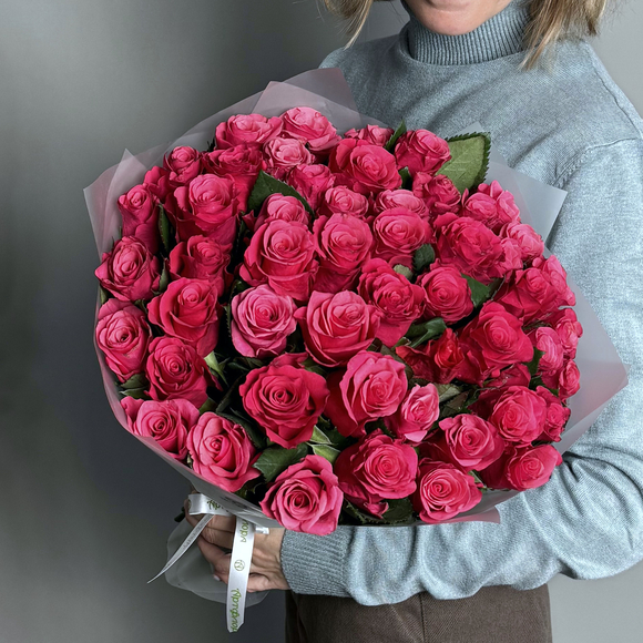 Букет из 35 роз Кения "Такази" (50 см) в матовой упаковке