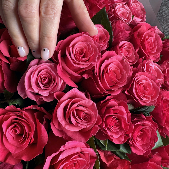 Букет из 35 роз Кения "Такази" (50 см) в матовой упаковке